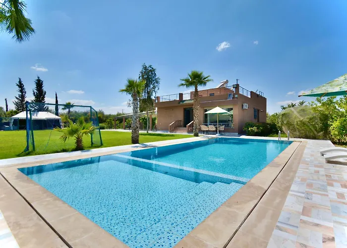 Ferme de vacances avec une grande villa à Marrakech